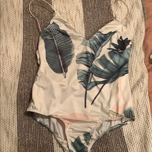 Cute Leaf Pattered Bodysuit